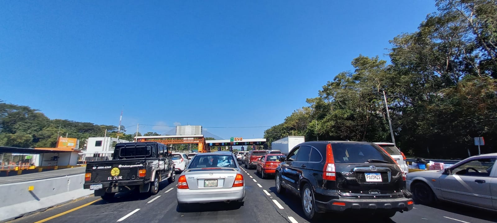 Masivo retorno de viajeros por Año Nuevo 2022 provoca afluencia de 61 mil vehículos en el peaje Palín-Escuintla