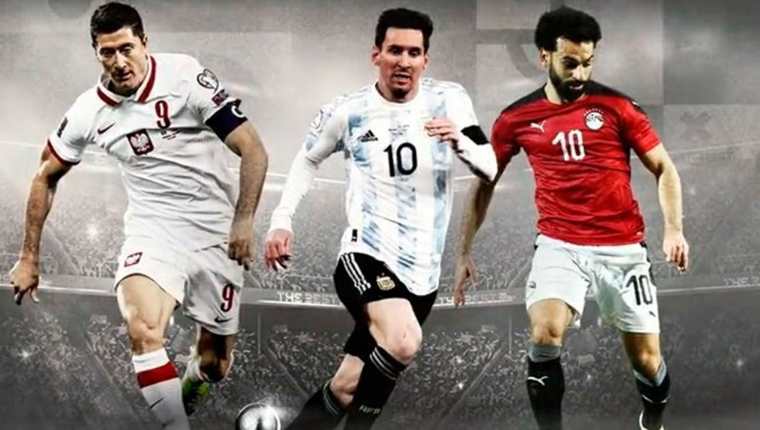Los finalistas del premio FIFA The Best, Robert Lewandowski, Lionel Messi y Mohammed Salah. (Foto Prensa Libre: Twitter)