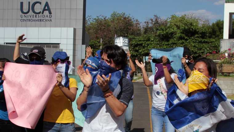 Estudiantes universitarios protestan (imagen de archivo).