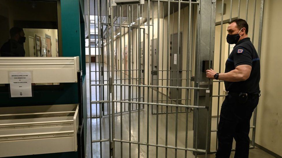Jean-Luc Brunel fue encontrado ahoracado en su celda en la prisón de La Santé, el sábado por la mañana.