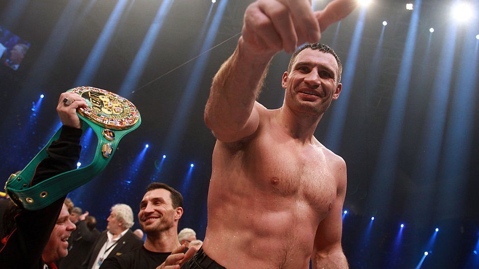 Vitali Klitschko toma las armas para defender a Ucrania