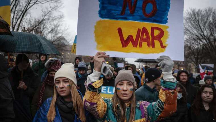 Protestas en Washington, EE. UU., por la invasión a Ucrania. (Foto Prensa Libre: AFP)