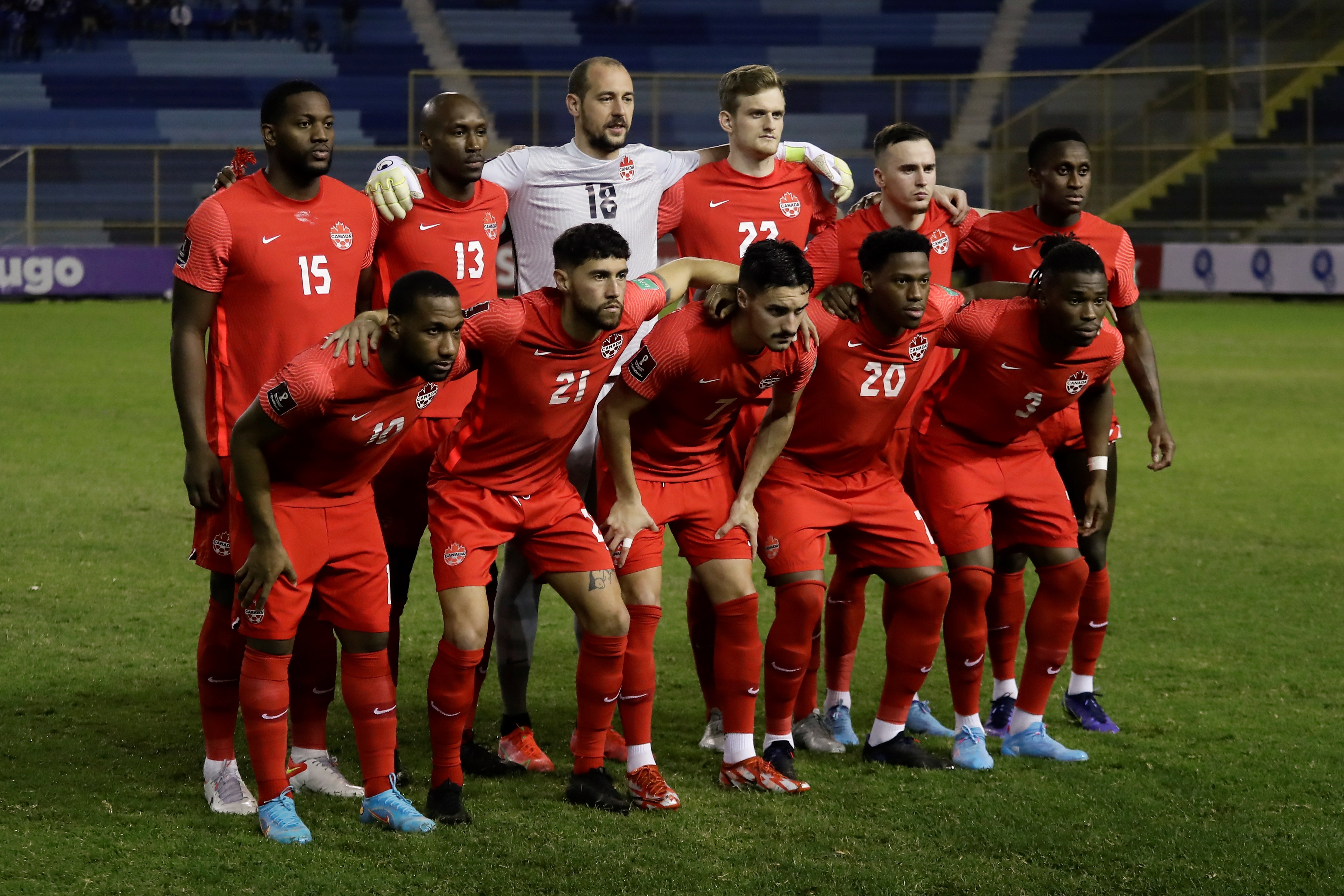 Los seleccionados canadienses deberán jugar con la misma camisola que utilizaron durante la fase eliminatoria hacia el Mundial. (Foto Prensa Libre: EFE)