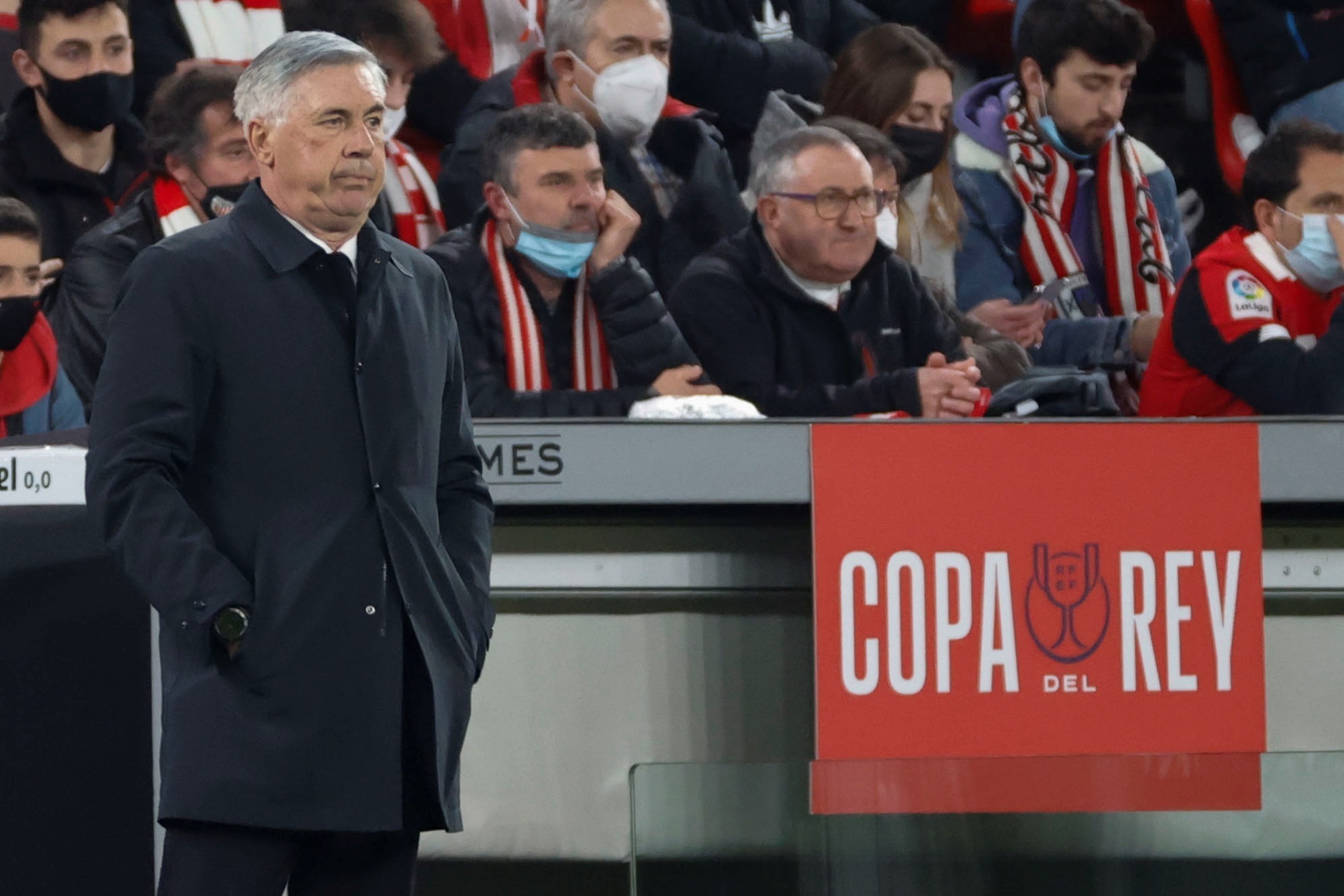 El entrenador del Real Madrid, Carlo Ancelotti, durante el partido de los cuartos de final de la Copa del Rey ante el Athletic. (Foto Prensa Libre: EFE)