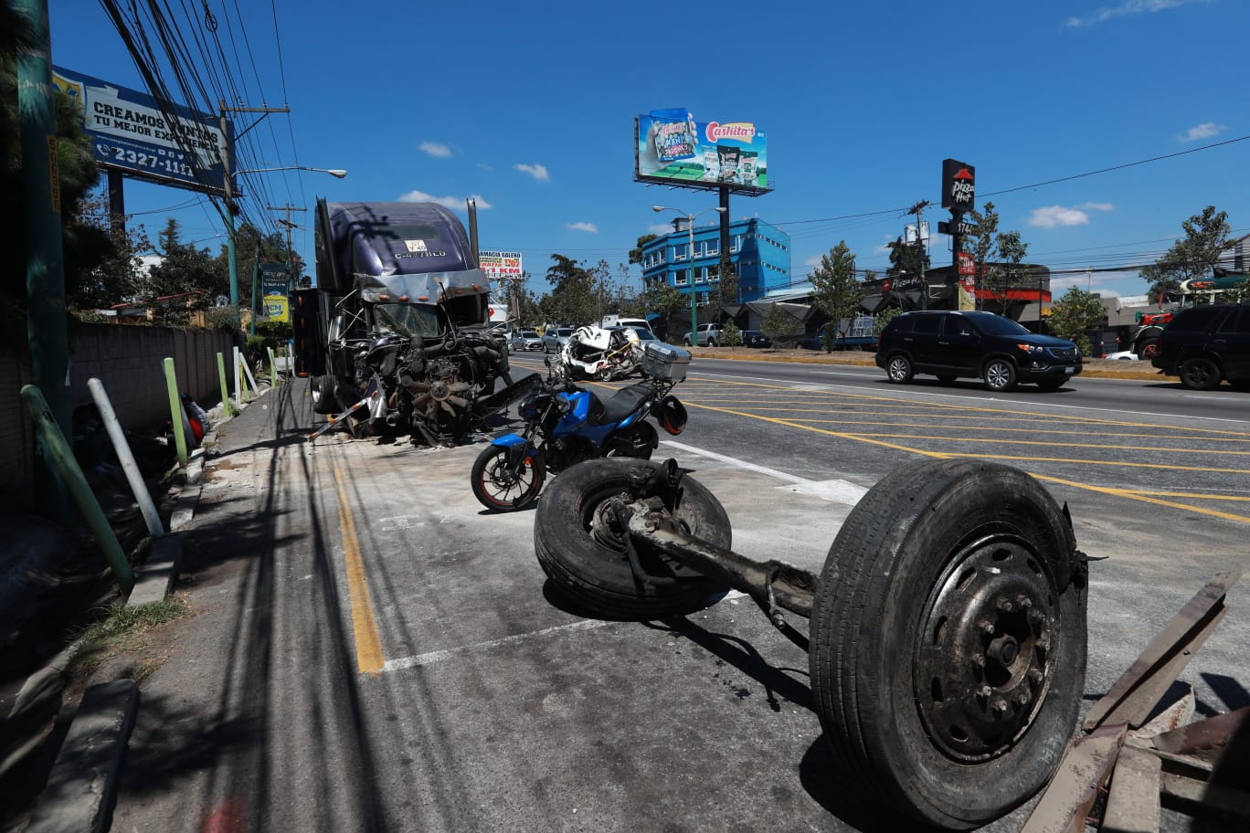 El accidente del kilómetro 19.5 de la ruta Interamericana se cobró la vida de tres personas, por lo que la Municipalidad de Mixco anunció cuatro medidas para prevenir ese tipo de hechos. (Foto Prensa Libre: María José Bonilla)