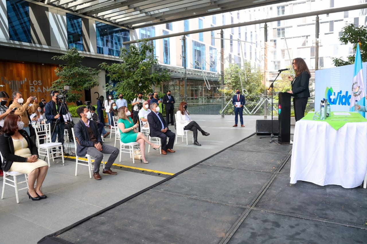 Dominique de Quiñónez, esposa del alcalde capitalino es quien impulsa el programa +Vida. Foto Prensa Libre: Cortesía. 