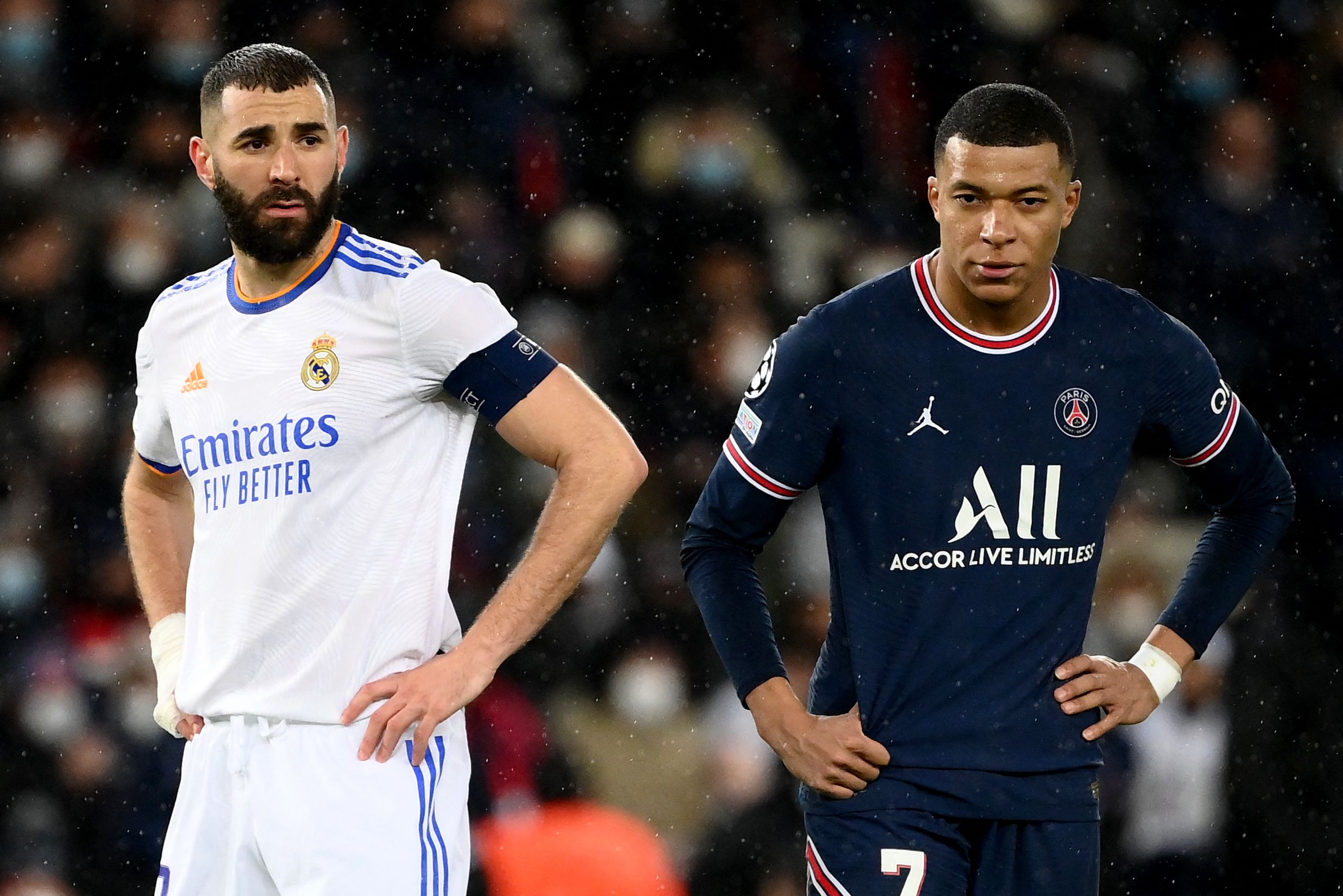 Kylian Mbappe y Karim Benzema se enfrentaron en la Liga de Campeones de Europa. (Foto Prensa Libre: AFP).