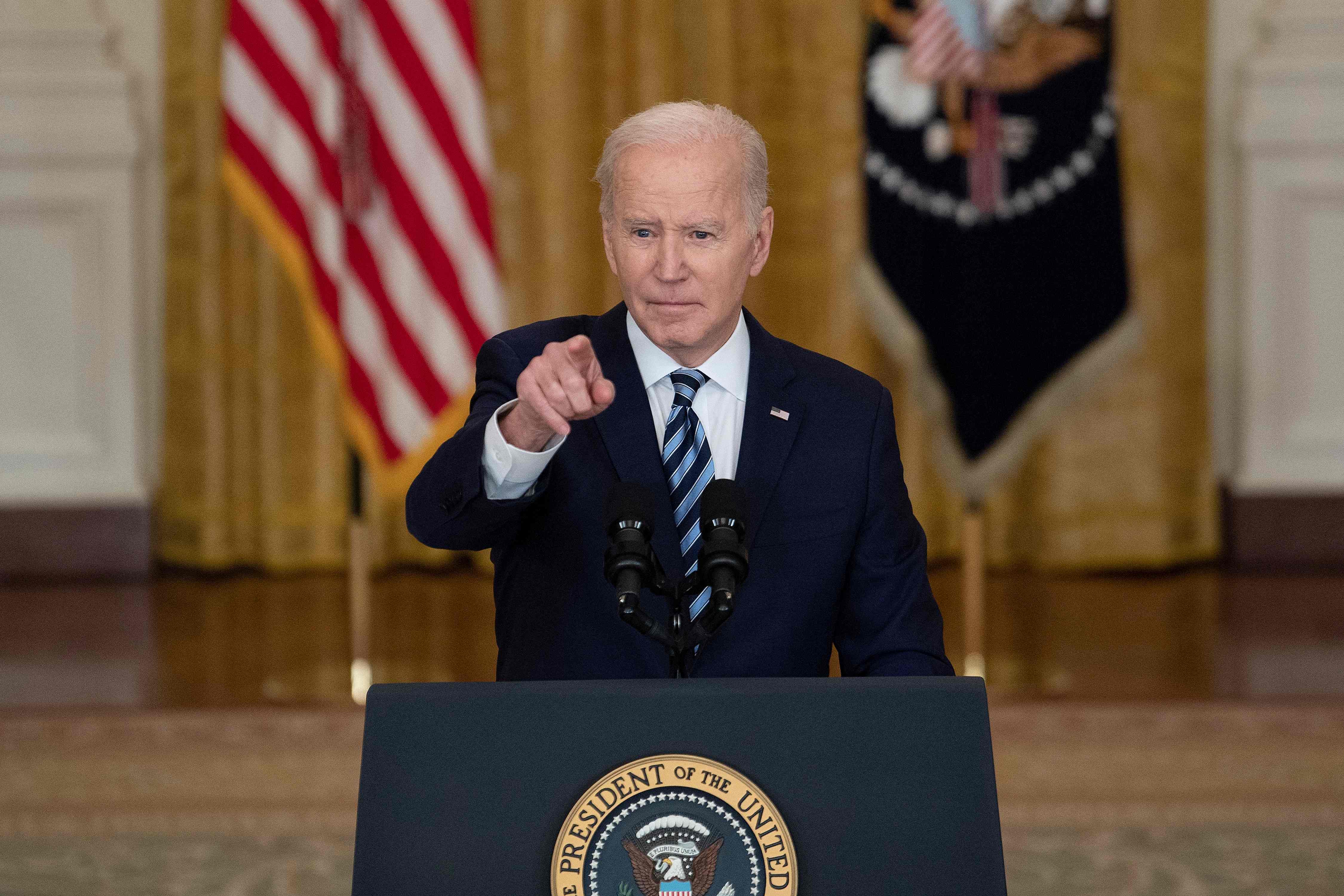 Presidente de los Estados Unidos, Joe Biden, luego de la declaración en la Casa Blanca sobre el ataque de Rusia a Ucrania en la que calificó de tirano a Vladimir Putin, mandatario de Rusia. (Foto Prensa Libre: AFP)