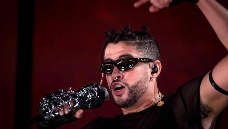 Los seguidores de Bad Bunny han hecho locuras para obtener entradas a sus conciertos. (Foto Prensa Libre: AFP)