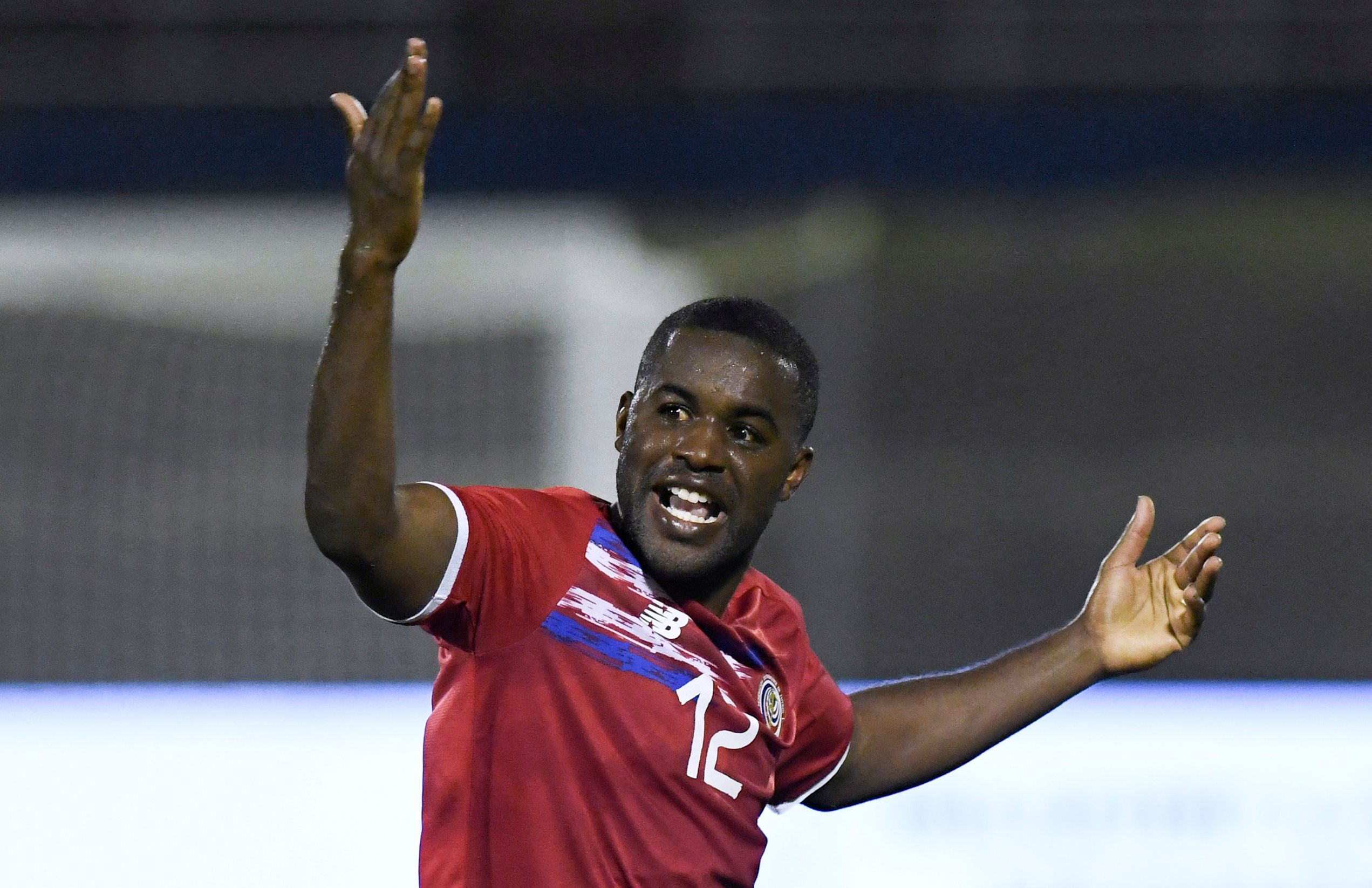 El delantero de Costa Rica Joel Campbell celebra celebra el gol con que le ganaron a Jamaica en Kingston, Foto Prensa Libre: AFP.