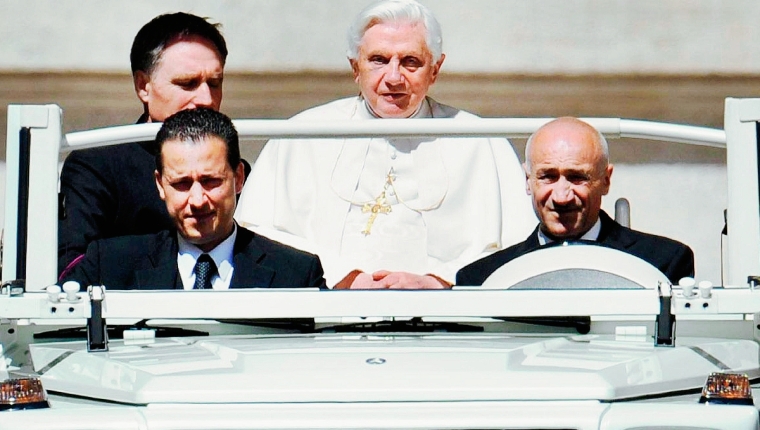 Benedicto XVI pide “perdón” a las víctimas de abusos pero niega haber encubierto a sacerdotes