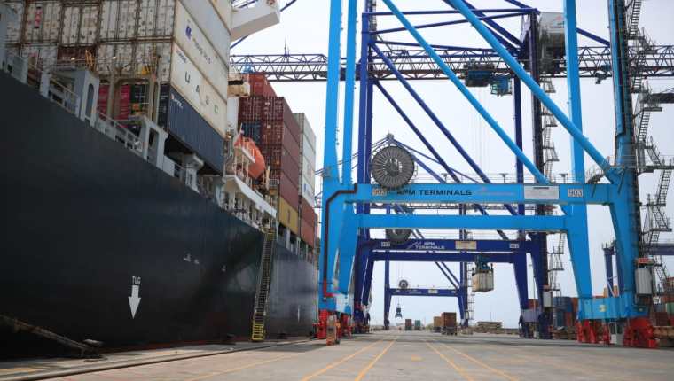 El movimiento de carga marítima experimentó un incremento en 2021 de dos dígitos a pesar de la crisis logística internacional. (Foto Prensa Libre: Hemeroteca) 