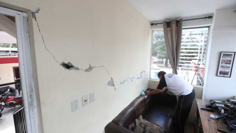 Daños al edificio de Bomberos de Mixco