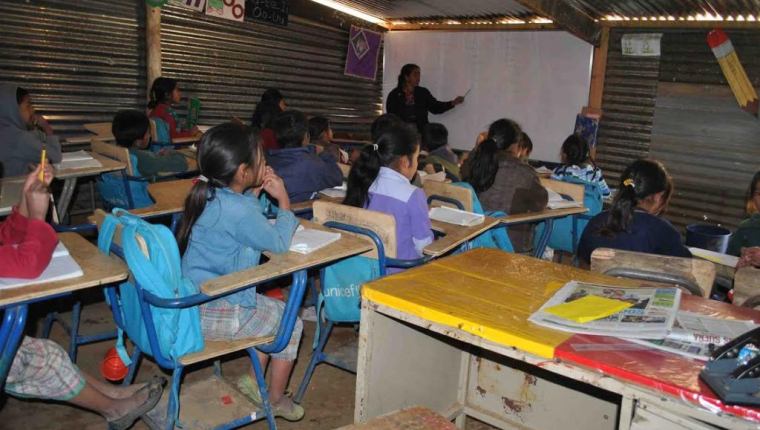 Hay falta de celeridad en la ejecución del presupuesto para el remozamiento de escuelas. (Foto Prensa Libre: Hemeroteca PL)