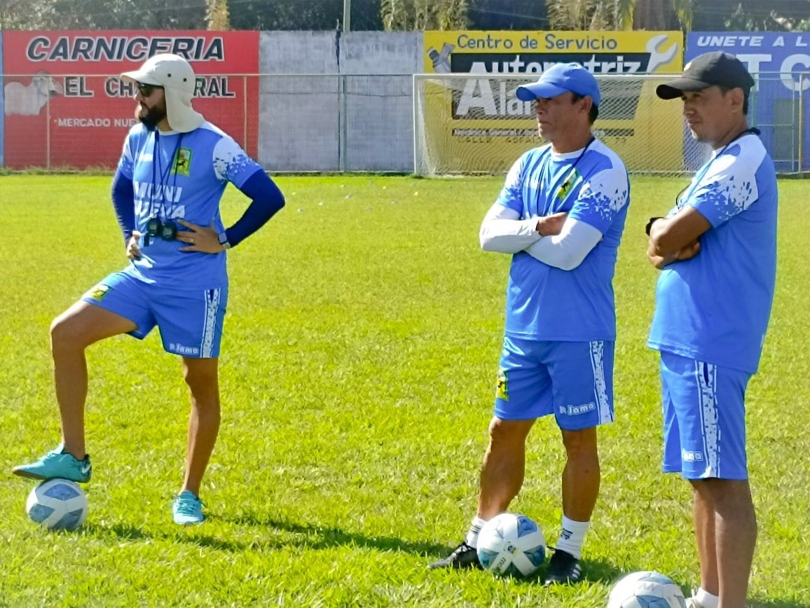 Irving Olivares y el preparador físico Miguel Castillo quedaron fuera de la dirección técnica de la Nueva Concepción. (Foto la Nueva Concepción).