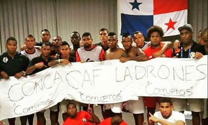 Imagen de los jugadores de Panamá acusando a Concacaf de corruptos, tomada en la Copa Oro 2015 y que volvió a tomar fuerza después del juego del miércoles. (Foto redes).