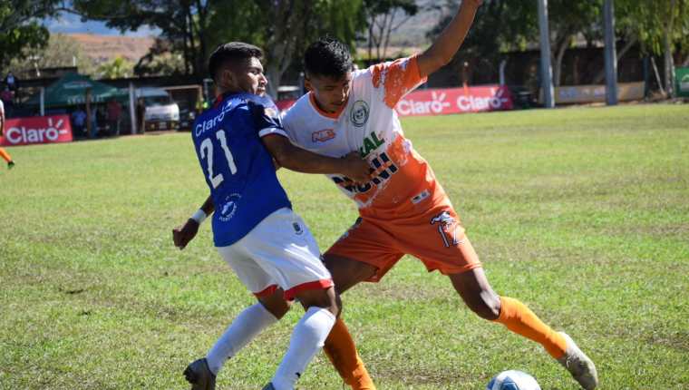 Los jugadores de Achuapa festejan el primer gol en el partido contra Malacateco. (Foto Liga Nacional).