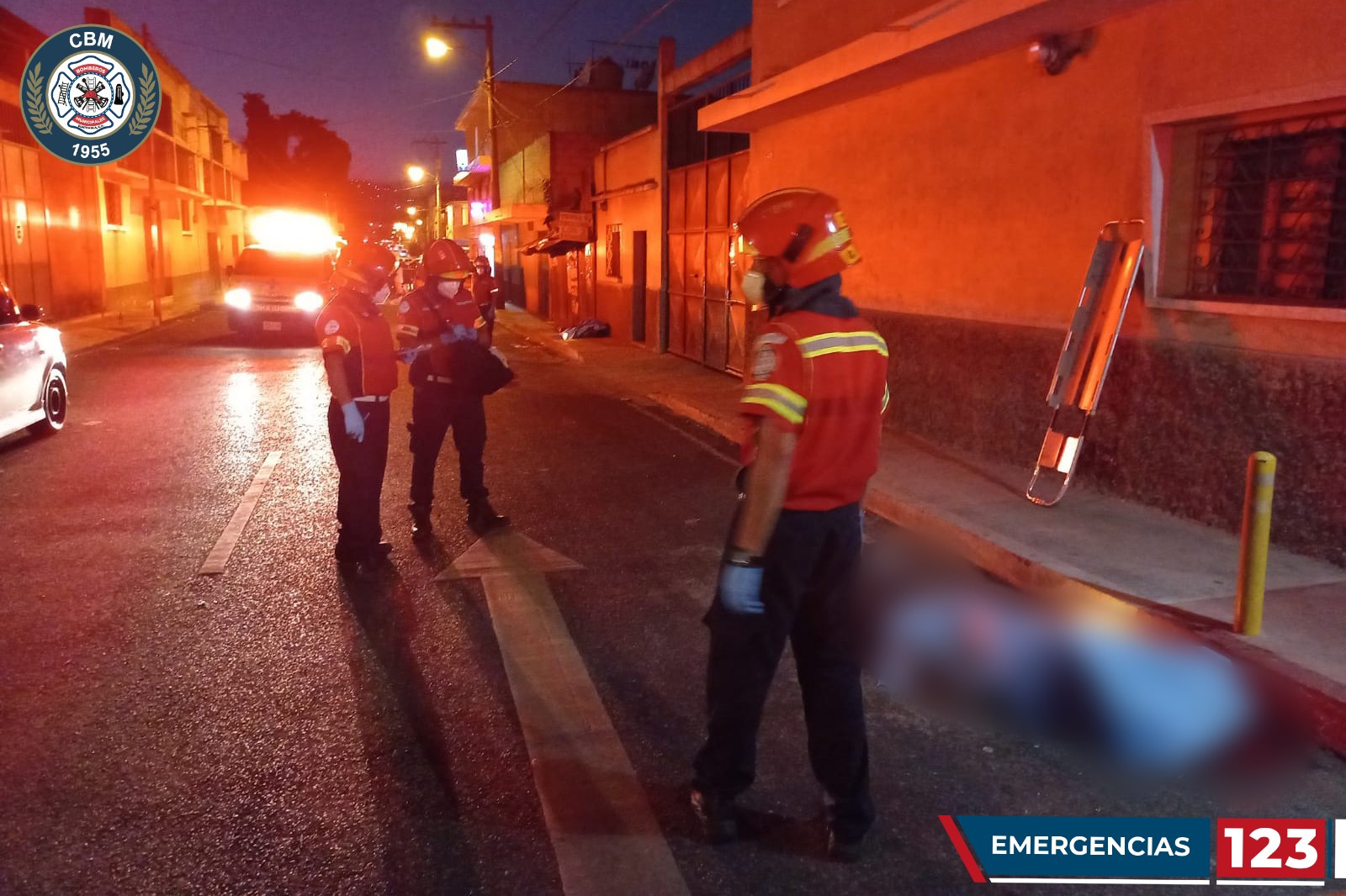 Ataque armado en la zona 19 capitalina deja dos hombres muertos. (Foto: Bomberos Municipales)