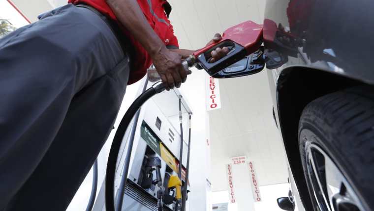 Precio de los combustibles en Guatemala: gasolinas superior y regular bajan Q2.67 por galón mientras el diésel sube 20 centavos