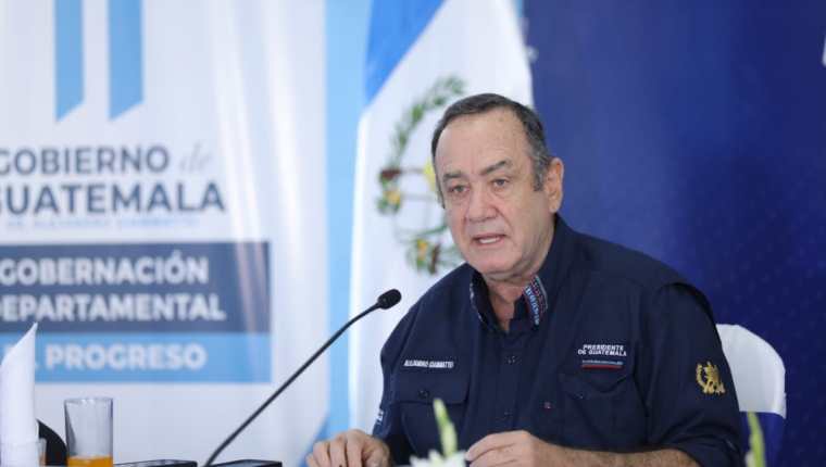 El presidente Alejandro Giammattei durante su gira de trabajo en El Progreso. (Foto Prensa Libre: Presidencia de la República)