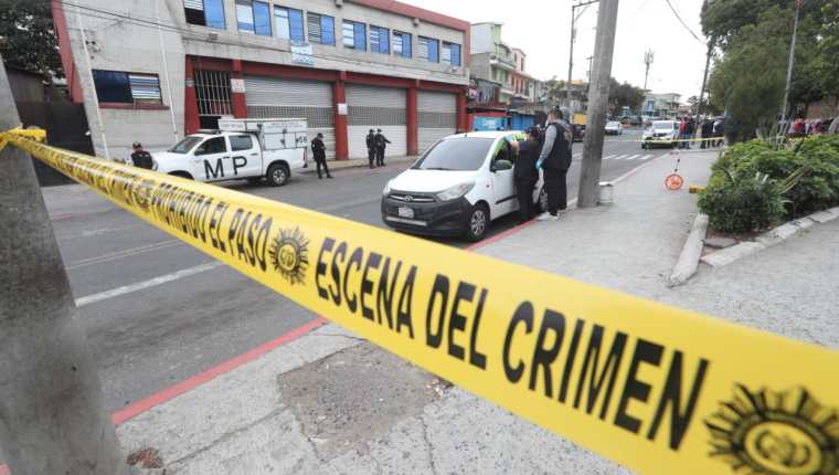 Muere piloto por supuesto cobro de extorsión en la zona 7 de la ciudad, el pasado 20 de febrero. (Foto: Prensa Libre. Hemeroteca).