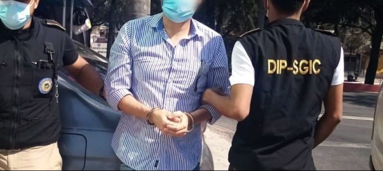 José Fernando Arroyo Vega capturado señalado de ser falso médico. (Foto Prensa Libre: PNC)