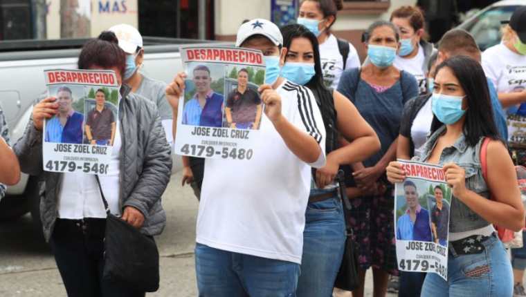 Familiares y amigos piden saber del paradero del cantante José Zoel Cruz. (Foto Prensa Libre: Elmer Vargas)