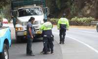 PMT ha impuesto 35 multas al transporte pesado en los operativos del kilómetro 23 de la ruta interamericana (Foto Prensa Libre: Erick Ávila)