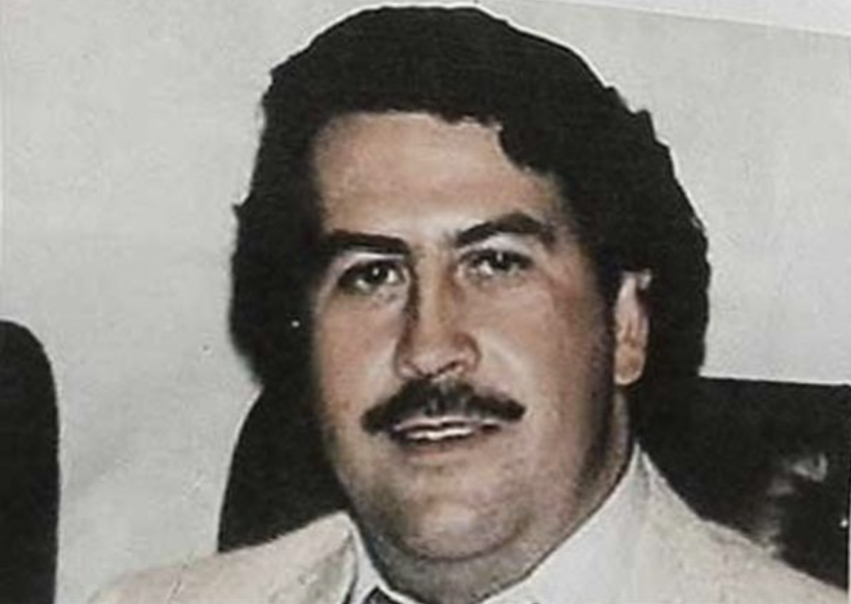 Pablo Escobar: el día en que el narcotraficante le regaló a su hijo la histórica espada de Bolívar