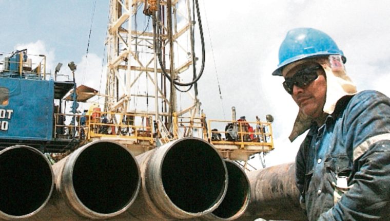 Cuatro compañías operan contratos petroleros en el país- (Foto, Prensa Libre: Hemeroteca PL).