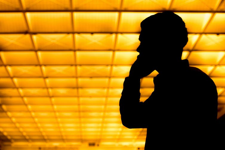 hablar por teléfono celular