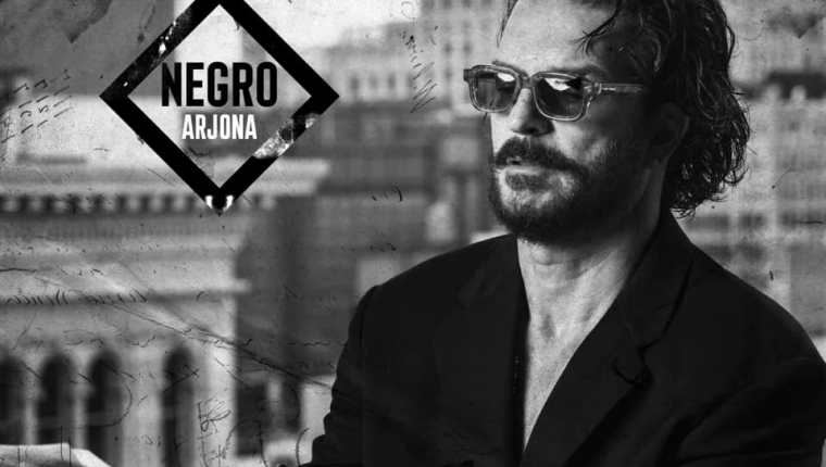 El álbum "Negro" de Ricardo Arjona se lanzó el 8 de octubre del 2021. (Foto Prensa Libre: Facebook @arjonaoficial).
