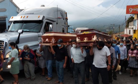 Dan el último adiós a tres guatemaltecos asesinados en México, eran originarios de San Juan Alotenango