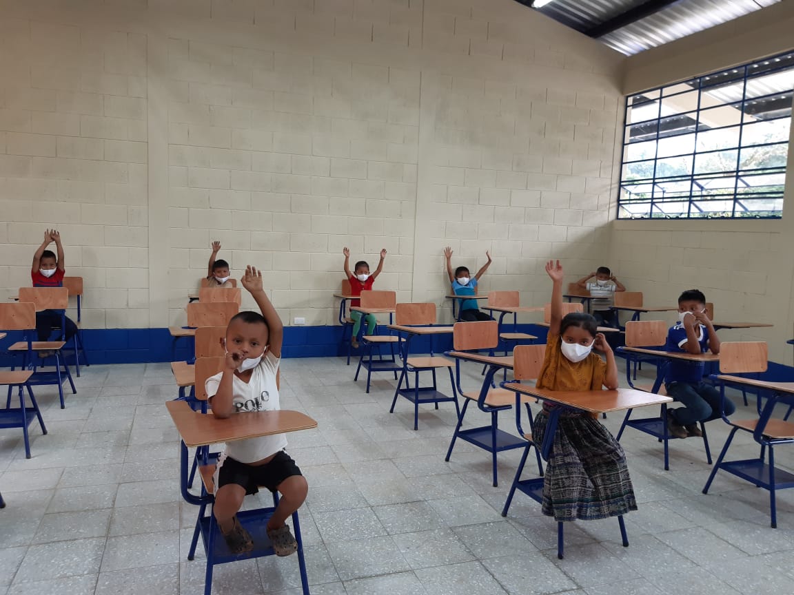 Así fue el regreso a clases en Guatemala, con 224 municipios en alerta roja y con los menores de 12 años aún sin vacunar