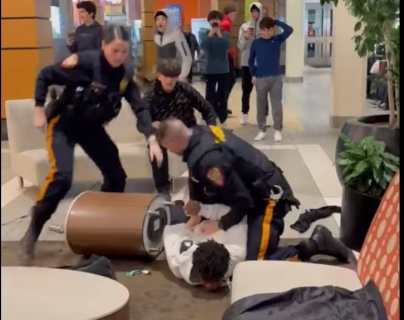 Video: policías provocan polémica tras intervenir en una pelea y detener solo a un joven afroamericano