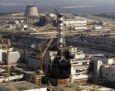 Rusia toma central nuclear de Chernóbil con rehenes mientras sitia Kiev, la capital ucraniana, denuncia EE. UU.