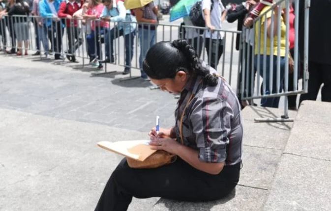 La próxima semana se llevará a cabo la Feria de Empleo en Tu Zona en la Plaza de la Constitución. (Foto Prensa Libre: Hemeroteca)
