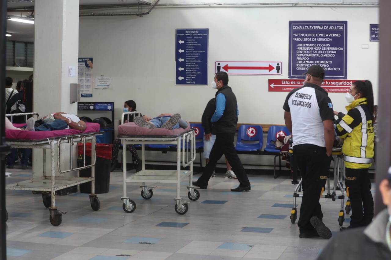 El Hospital General se encuentra desabastecido y los médicos en asamblea permanente. (Foto Prensa Libre: Érick Ávila)