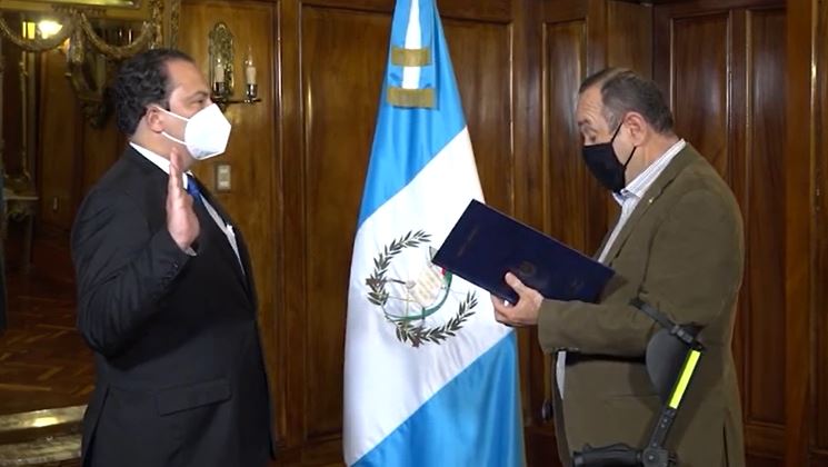 Mario Búcaro fue juramentado por el presidente Alejandro Giammattei el pasado 1 de febrero. (Foto: Presidencia)