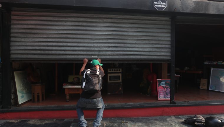 Historias de negocios que han debido cerrar en la zona 10 ante el avance del Coronavirus en Guatemala, las inversiones han caído y también las personas que trabajan en el lugar, algunos cuentan la fórmula para seguir y otros cómo tuvieron que cerrar. Bar y restaurante Cheers, zona 10. ÓSCAR RIVAS 20 05 2020