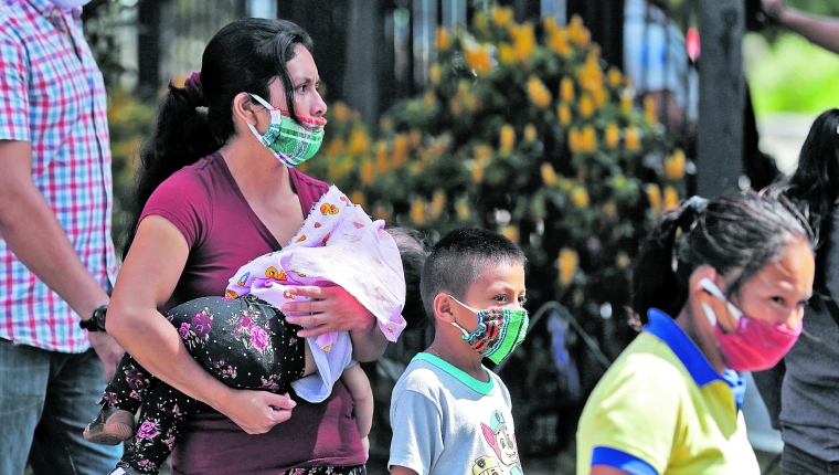 Los adultos deben extremar medidas de salud para no infectar a los niños contra el covid-19. (Foto Prensa Libre: Hemeroteca PL)

