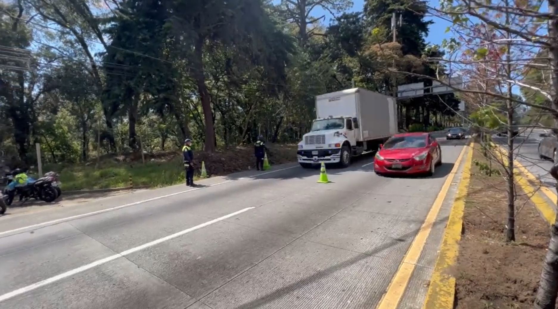 Control de la PMT de Mixco en el km 25 de la ruta Interamericana, que fue implementado este 17 de febrero para evitar accidentes de tránsito. (Foto Prensa Libre: Henry Montenegro)