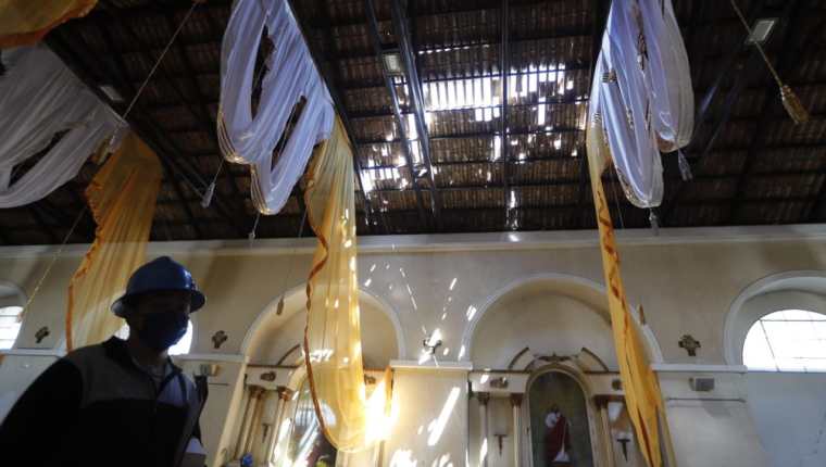 Daños en la Iglesia católica de Amatitlán, por el temblor del 16 de febrero de 2022. Foto Prensa Libre: Esbín García)