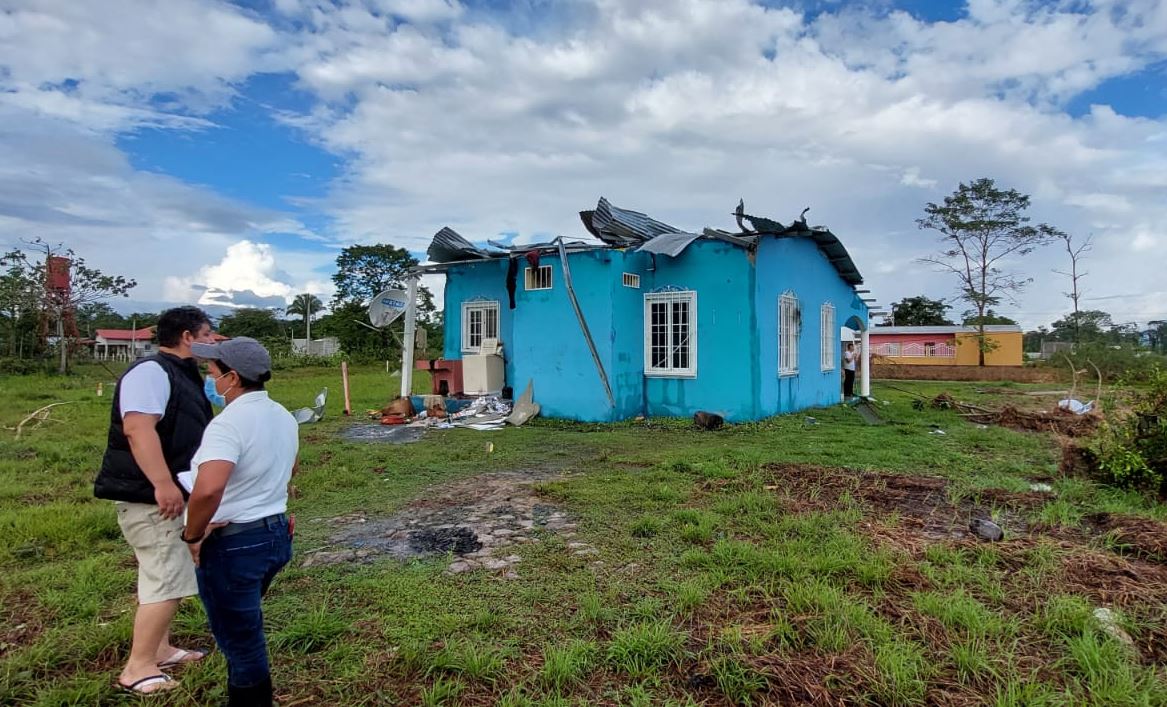 Una de las viviendas afectadas por el tornado en Morales, Izabal. (Foto Prensa Libre: Conred)