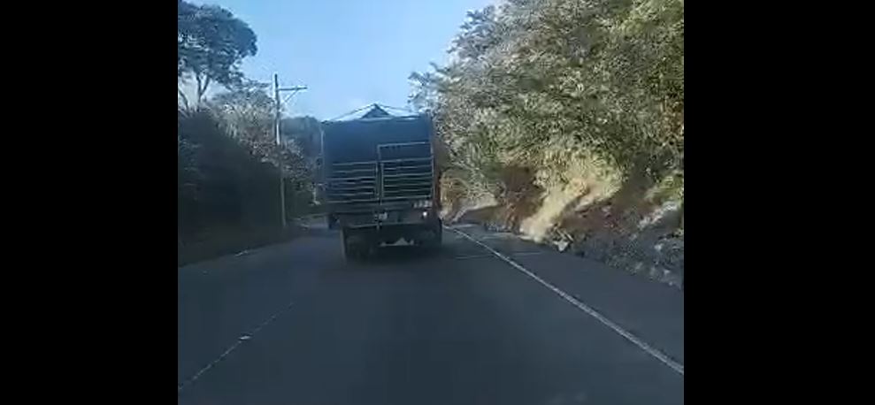 El camión fue captado a excesiva velocidad. (video: Emy Sánchez/PNC)