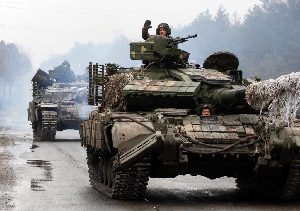 Tanque ucraniano se dirige al frente de batalla en Lugansk, el pasado 25 de febrero.