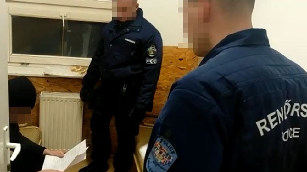 El sospechoso le dijo a la policía húngara que estaba de camino a Ucrania para combatir.