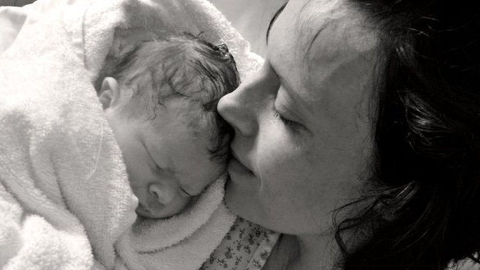 Los “fallos catastróficos” que causaron la muerte de decenas de bebés en una maternidad británica