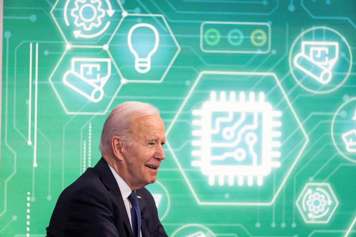 De qué trata el plan de Joe Biden de crear una moneda digital y en qué se diferencia de la criptomoneda