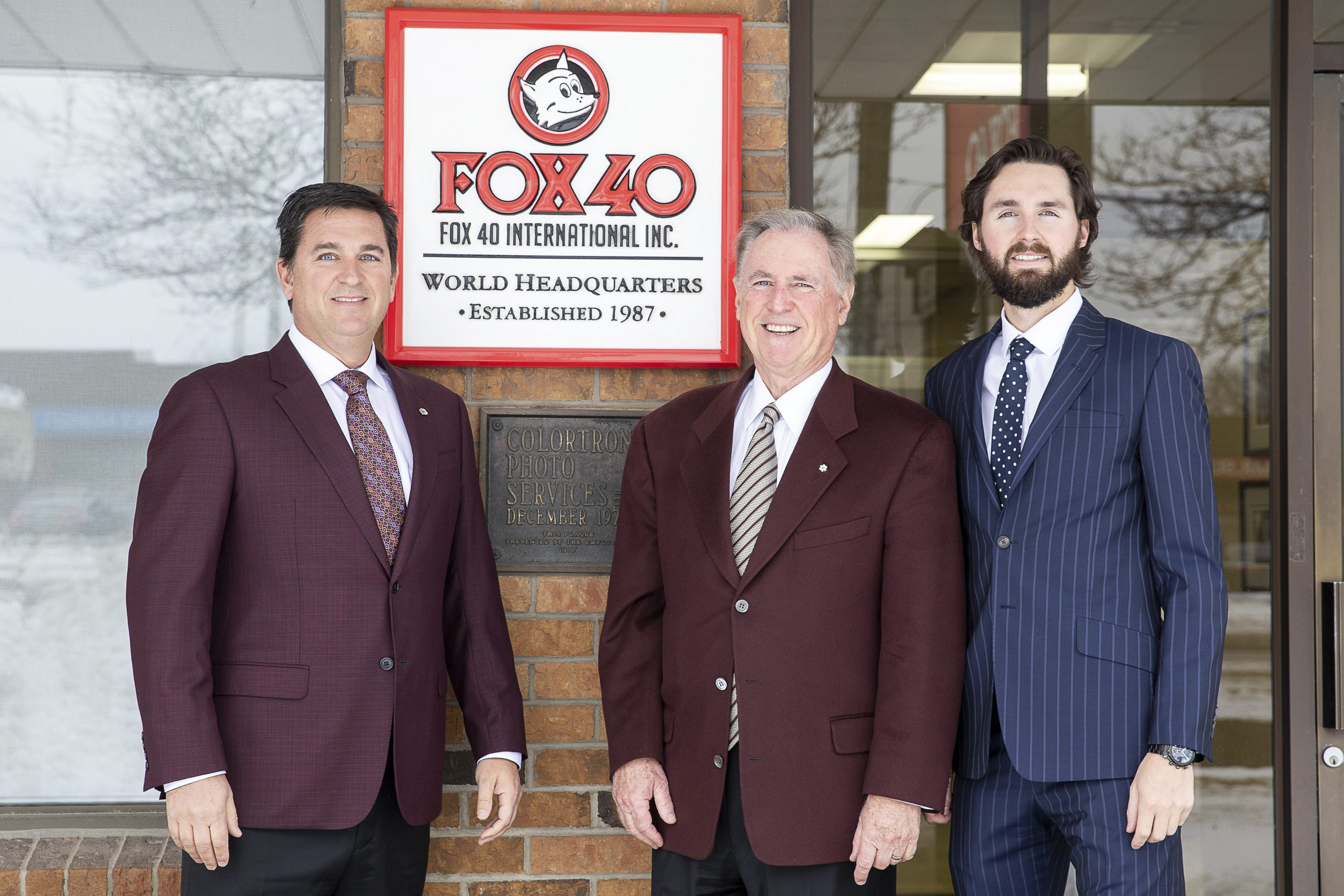 Dave Foxcroft (presidente de Fox 40 International e hijo de Ron Foxcroft), Ron Foxcroft (fundador y consejero delegado de Fox 40 International) y Ronnie Foxcroft Jr. (Director de ventas de Fox 40 International). El clásico de este domingo entre Real Madrid y Barcelona se pitará con un Fox 40. Foto Prensa Libre: EFE. 